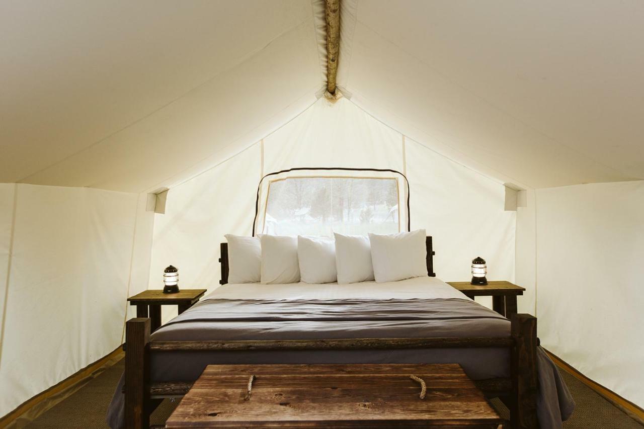 Under Canvas Glacier Coram Bagian luar foto